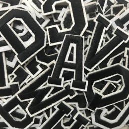Parches de bordado de letras del alfabeto inglés DIY adhesivo de fusión caliente coser en la tela de la marca accesorios pegatin