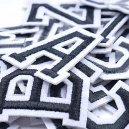 A-Z 1 Pza pure blanco letra del alfabeto inglés mezclado bordado hierro en parche para la ropa pasta de insignias para ropa bols