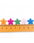 Venta al por mayor 100 Uds 14x15mm Multicolor linda flor Natural decoración costura Scrapbooking botones de madera MZ0006X