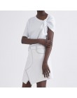 TWOTWINSTYLE Camiseta básica acanalada para mujeres de manga corta de gran tamaño Irregular blanco camisetas de moda de verano 2