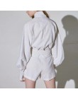 TWOTWINSTYLE camisa blanca pantalones cortos de dos piezas conjuntos de manga de linterna blusa femenina pantalones cortos de ci