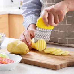 Rebanadas de patatas de cebolla onduladas patatas fritas arrugadas ensalada corrugada cortadora de patatas picadas utensilios y 